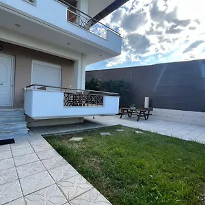κάντε κράτηση εδώ